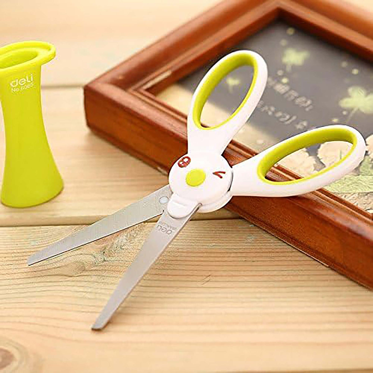 Rabbit-Shaped Handheld Scissors with Stand - Compact and Fun (Green)
